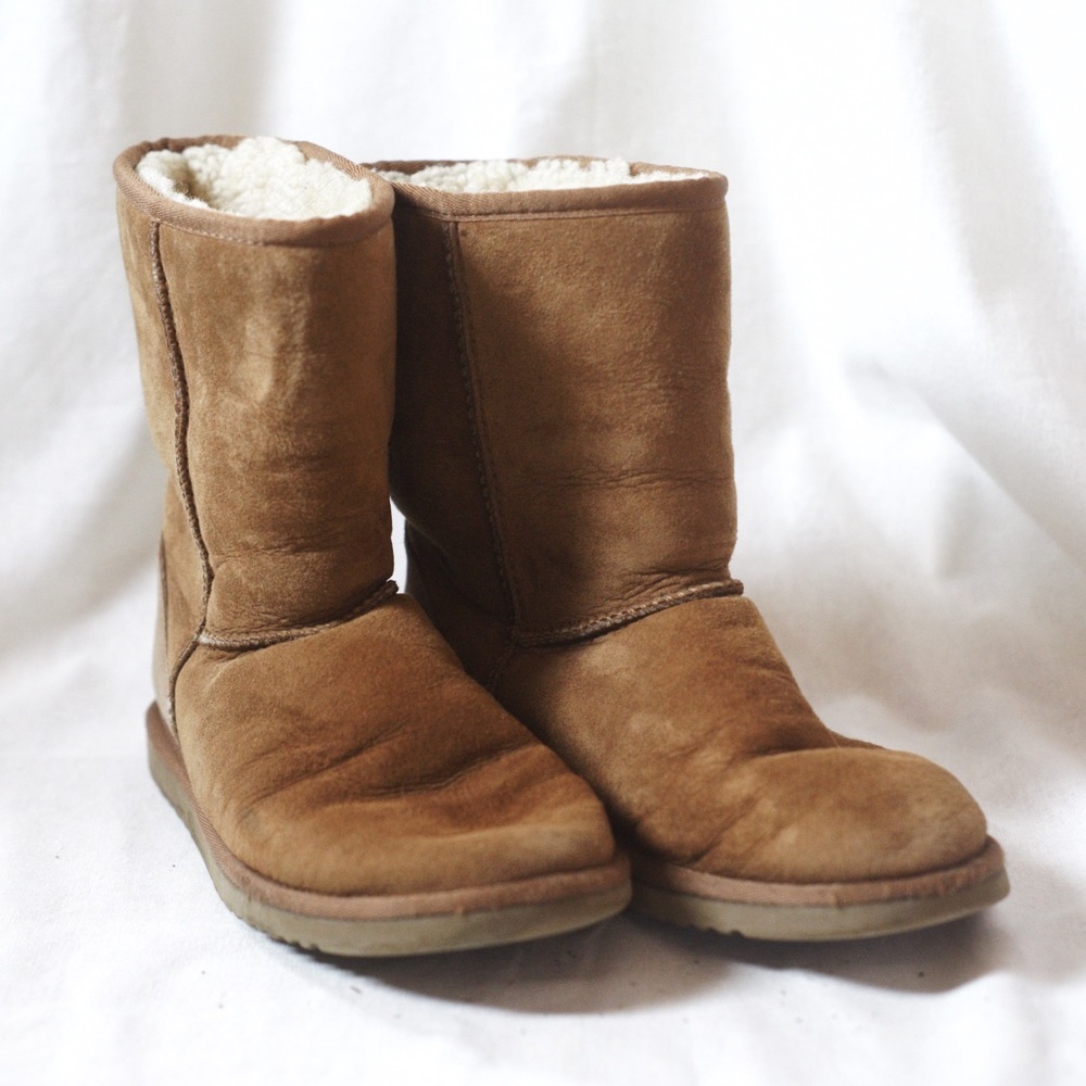 UGG Classic Short II, Chestnut, Size W6